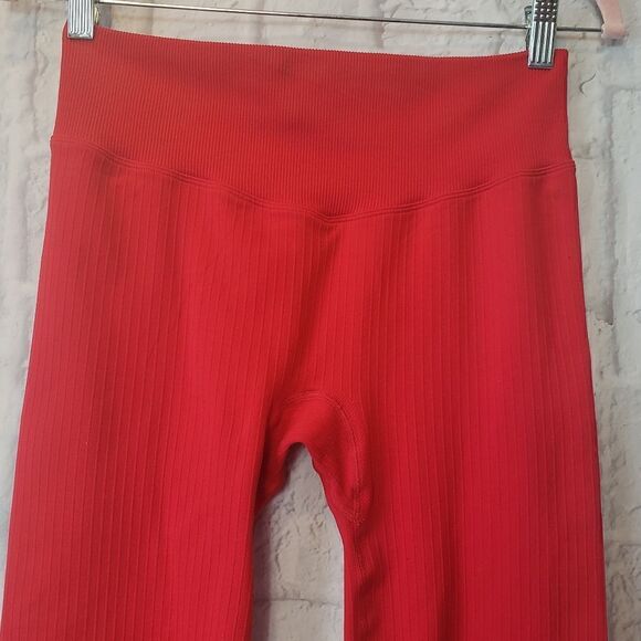 VICTORIA'S SECRET PINK Seamless Ribbed Capri Yoga  Activewear Pants - Picture 2 of 7